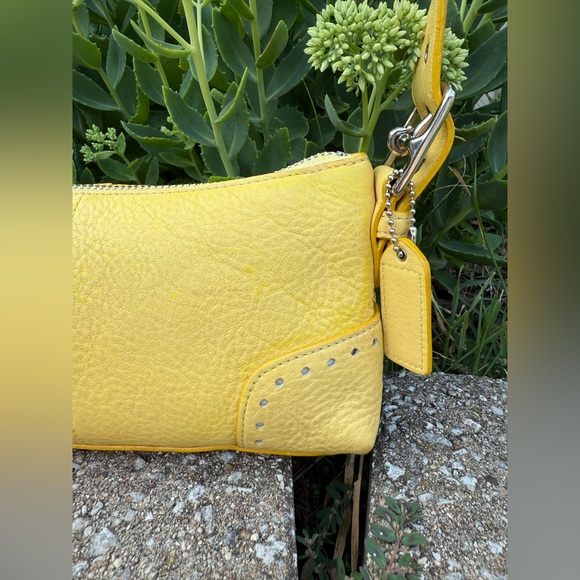 🚨‼️🚨SOLD ‼️🚨‼️Vintage Coach Baguette Bag Pastel Yellow - Picture 7 of 15